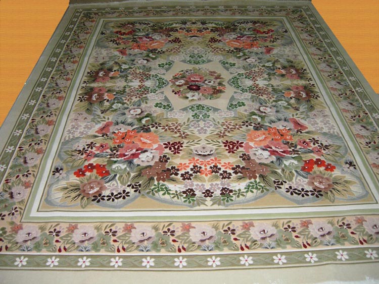 peony design spun silk carpet in green and red color 