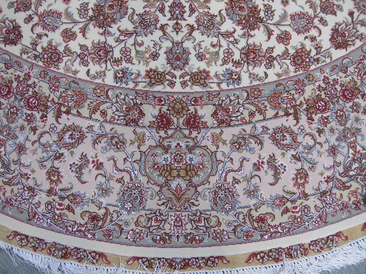 outer circle of round shap silk and wool carpet