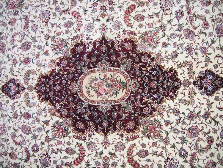 丝毛合织地毯的红色中心