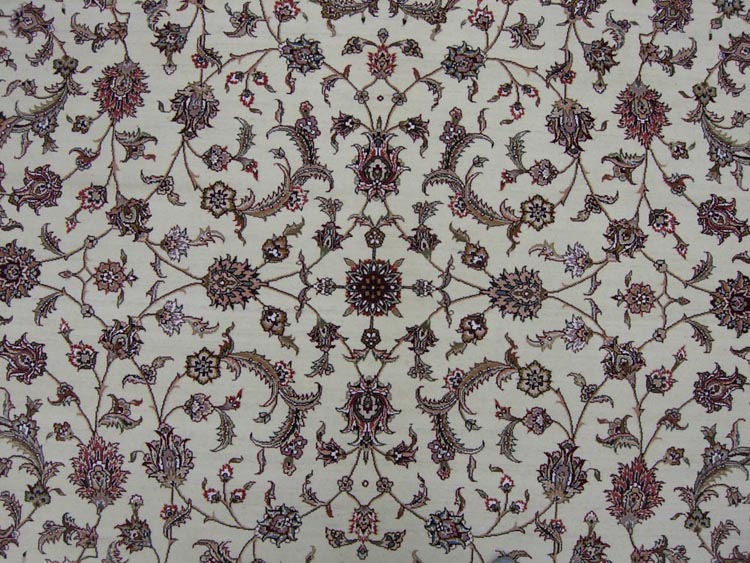 波斯地毯中的小花和阿拉伯蔓藤纹饰