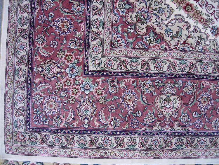  red border of oriental rug