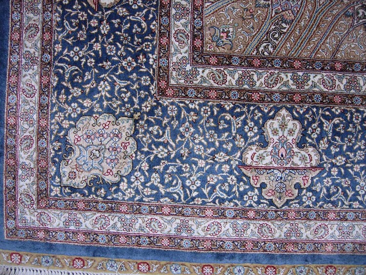 the border of hand-made Chinese silk rug