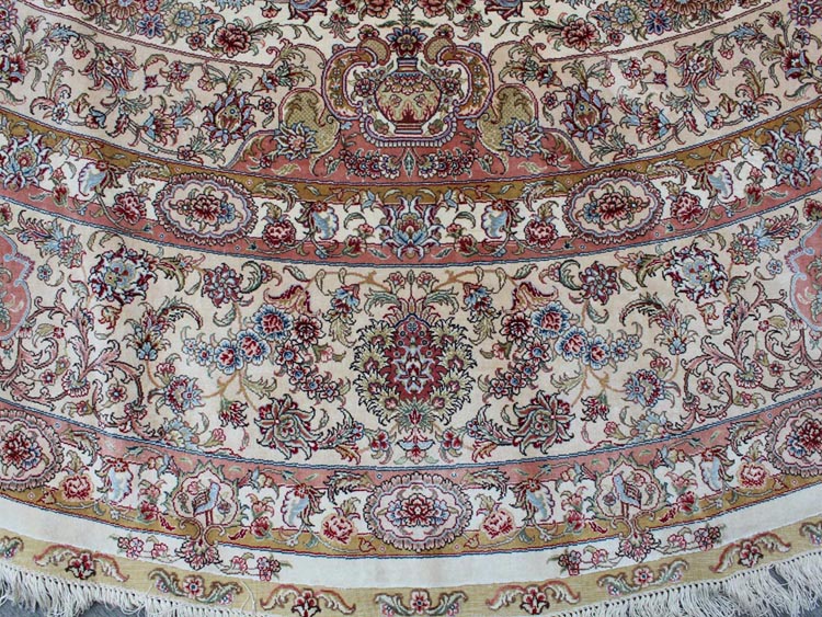 outer circle of circular shap silk carpet